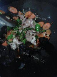家常菜胡萝卜炒牛肉做法图解7)