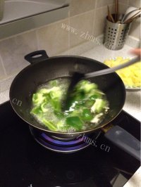 诱人的地三鲜做法图解4)