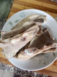 美味的羊小排炖酸菜做法图解1)
