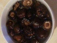 家常菜香菇炖土豆做法图解1)