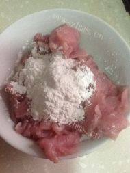 香糯的花菜炒肉片做法图解3)