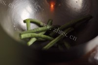 美味的非油炸版干煸豆角做法图解2)