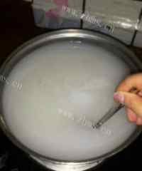 美味的酸辣凉粉做法图解4)