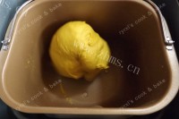 热腾腾的咖喱培根面包做法图解6)