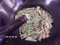 美味的蒜蓉炒三宝做法图解11)