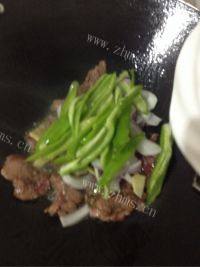 色泽不错的爆炒牛肉做法图解4)