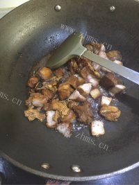 美味的梅干菜烧肉做法图解4)