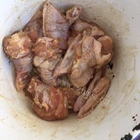 酥脆干炸鸡翅做法图解1)