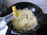 家常菜酸辣土豆丝做法图解8)