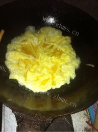 家常西葫芦炒鸡蛋做法图解2)