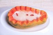 美味的木瓜牛奶炖雪蛤