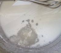 自制戚风蛋糕做法图解3)