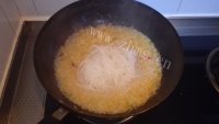 美味的酸菜羊肉粉丝煲做法图解7)
