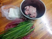 新鲜的韭菜瘦肉煎云吞做法图解1)