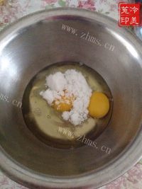 自制蜂蜜小蛋糕做法图解3)