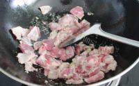 家常菜花菜炒肉片做法图解5)