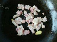 番茄炒肉做法图解4)
