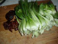 美味可口的香菇青菜做法图解2)