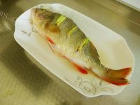 清甜的清蒸红尾鱼做法图解2)