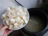 美味的银耳莲子雪梨羹做法图解6)