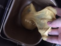 自制胡萝卜餐包做法图解3)