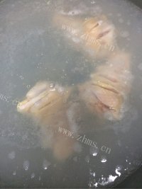 好喝的小米鸡腿粥做法图解2)
