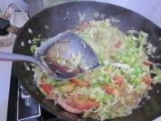 洋白菜炒西红柿做法图解8)