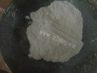 特色的黑米粉蛋卷做法图解4)