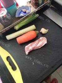 家常菜胡萝卜炒肉做法图解1)