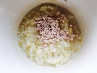 好吃的菠菜蛋黄瘦肉粥做法图解9)