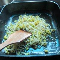 家常菜酸辣黄豆芽