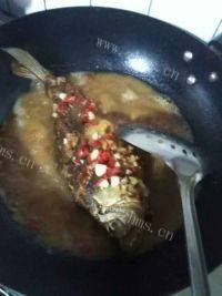 好吃的蒜香辣椒鱼做法图解4)