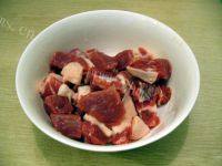 家常菜牛肉炖萝卜做法图解1)