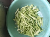家常菜酸辣空心菜梗做法图解1)