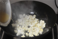 下饭的香菇酱蚝油豆腐做法图解3)