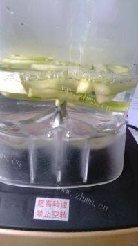 好喝的芦笋果菜汁做法图解3)