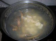 营养丰富的泥鳅豆腐汤做法图解7)