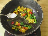 美味的三椒炒莜面做法图解9)