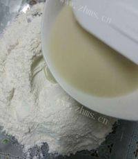 美味的黄油面包卷做法图解2)