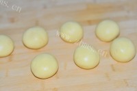 简单蒸南瓜豆沙饼做法图解4)