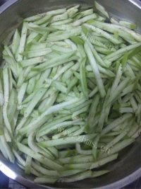 素炒茄丝做法图解1)