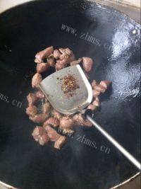 自制土豆烧牛肉做法图解5)