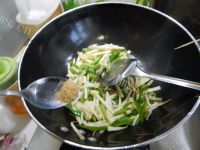 家常菜青椒炒茭白做法图解11)