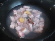 美味的虎皮蛋烧五花肉做法图解2)