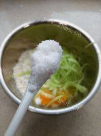 美味黄瓜芝麻蛋饼做法图解3)