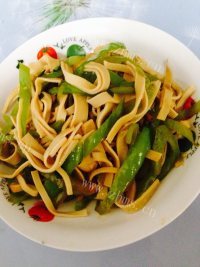 家常菜青椒炒豆腐皮