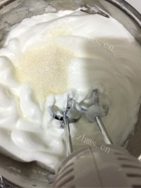 营养丰富的戚风蛋糕做法图解9)