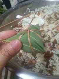 甜蜜的红豆蜜饯粽做法图解8)