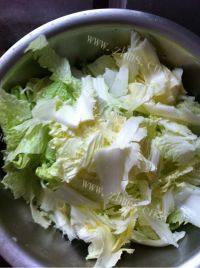 家常菜白菜炖冻豆腐做法图解1)
