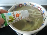 美味春笋排骨煲猪肚做法图解11)